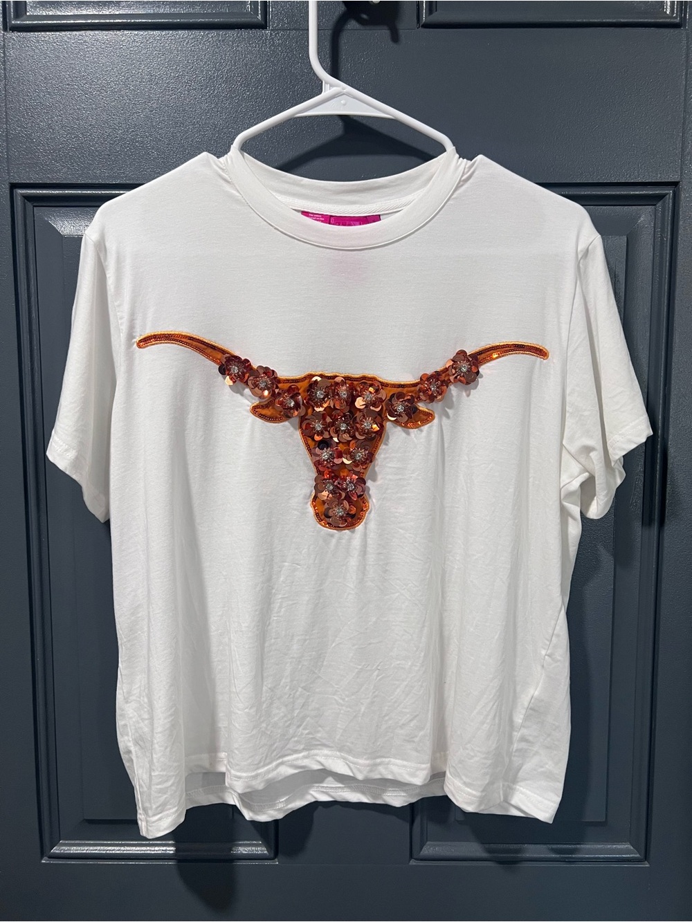 QUEEN OF SPARKLES White Short-Sleeve Tee with Orange Sequin Longhorn
